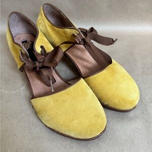 Neosens Women's Callet Lux Suede Leather Mary Jane Shoes, Honey Yellow EU 40